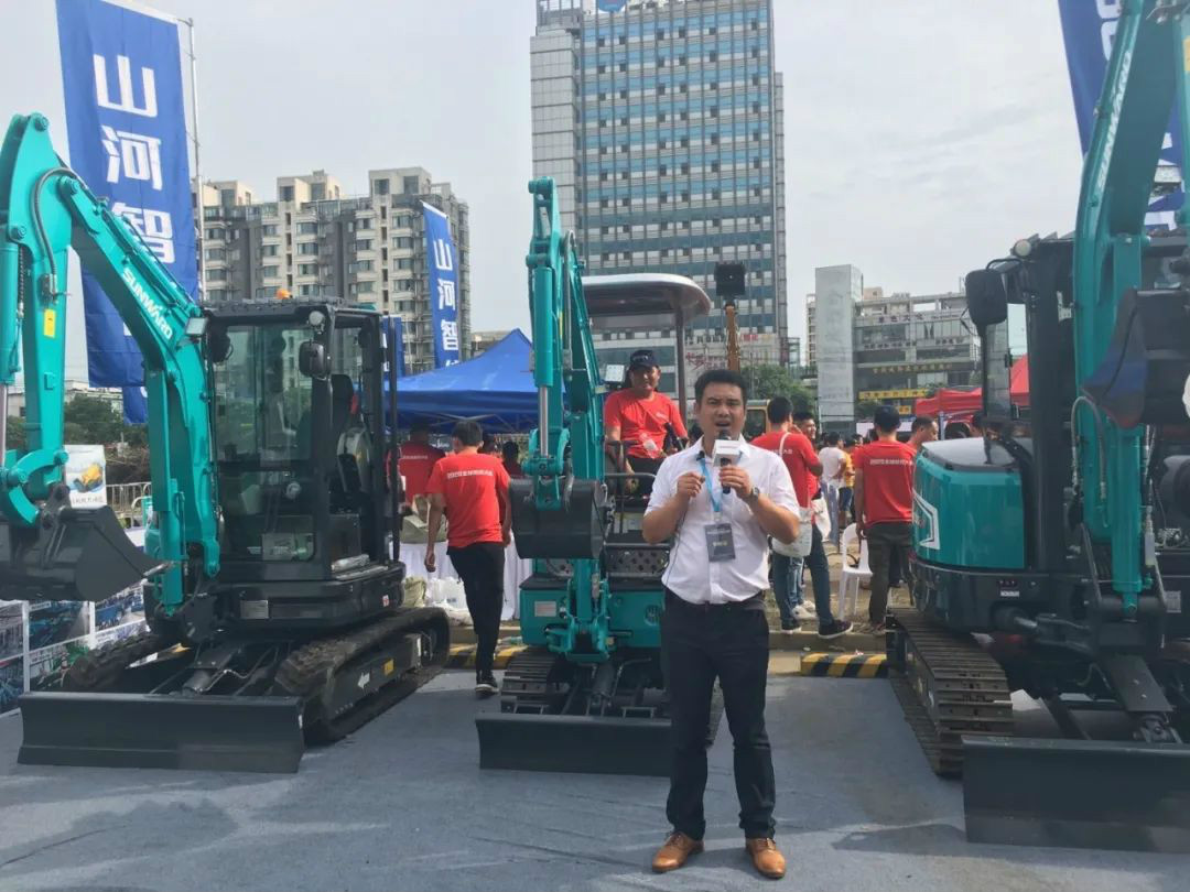 2020全球微挖大会 ca888亚洲城智能精品微挖赢得满堂彩