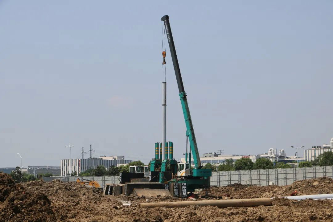 液压静力压桩机从1台到21台，他只用了8年！