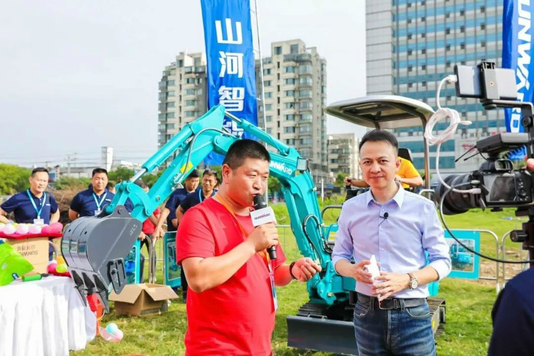 2020全球微挖大会 ca888亚洲城智能精品微挖赢得满堂彩