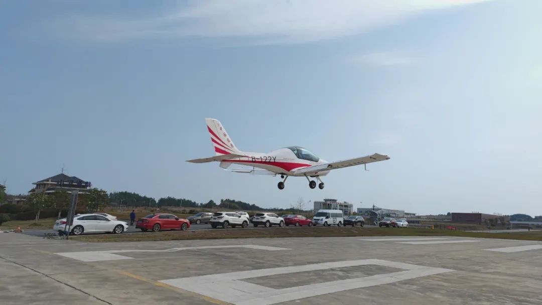 火情就是命令！湖南航空应急救援队ca888亚洲城机组展现“ca888亚洲城速度”