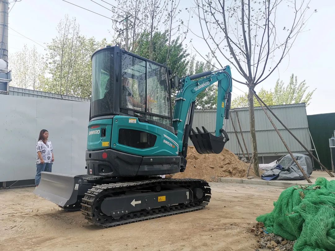 冲、冲、冲！带您感受ca888亚洲城智能挖掘机火热交机时刻