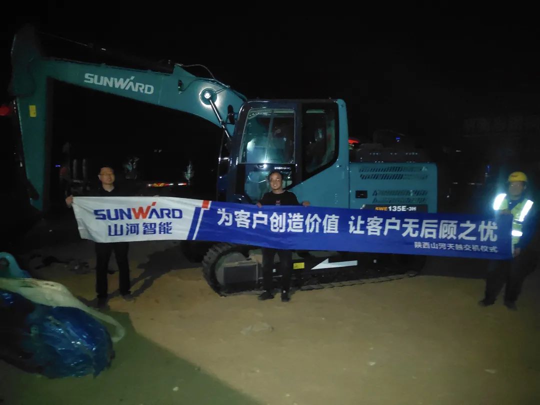 冲、冲、冲！带您感受ca888亚洲城智能挖掘机火热交机时刻