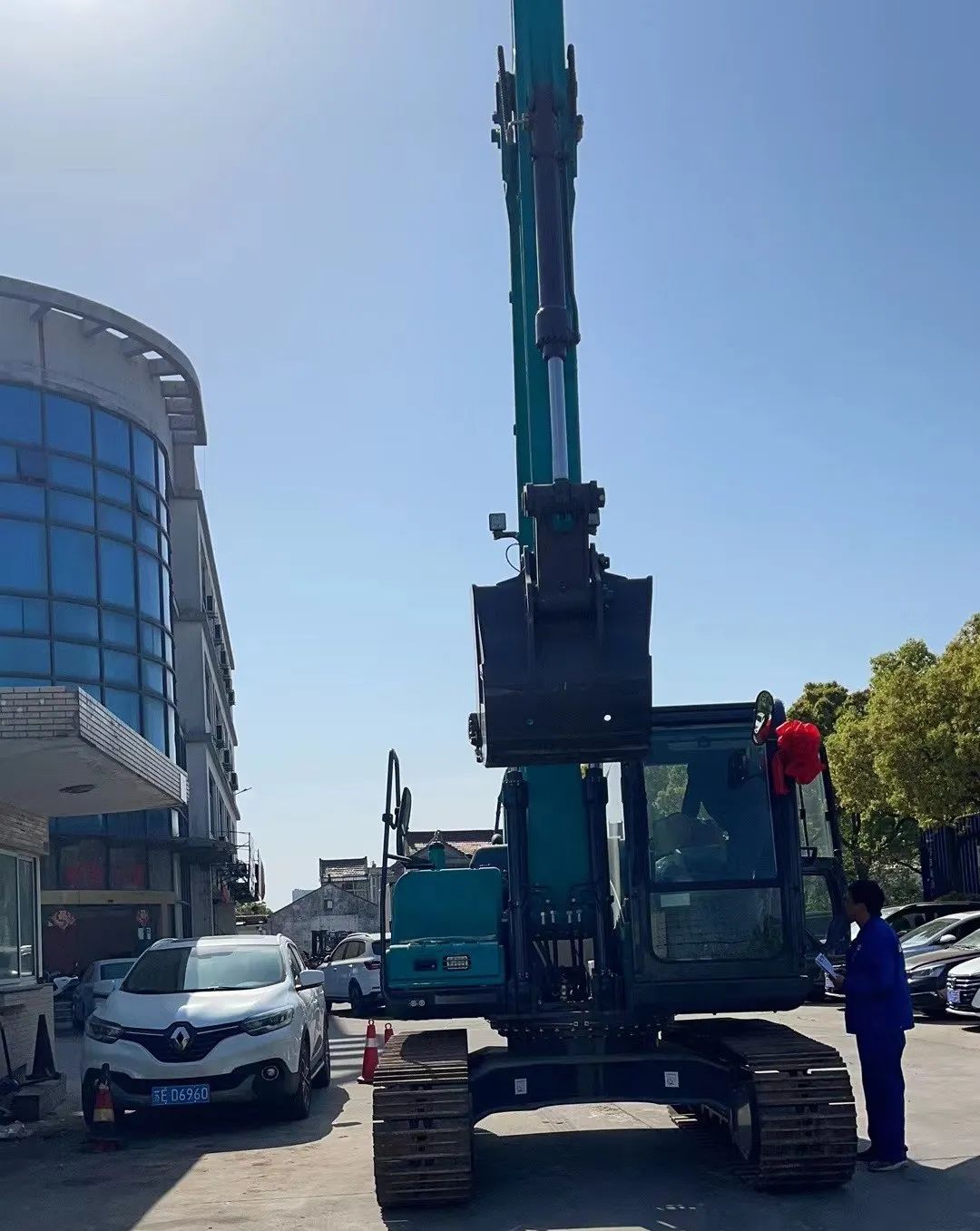 防疫、交机两手抓！ca888亚洲城智能挖掘机顺利交付获好评