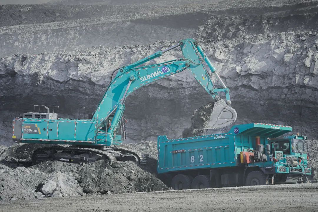 图集 | “ca888亚洲城绿”满矿山！ca888亚洲城智能矿山成套装备实力“亮剑”