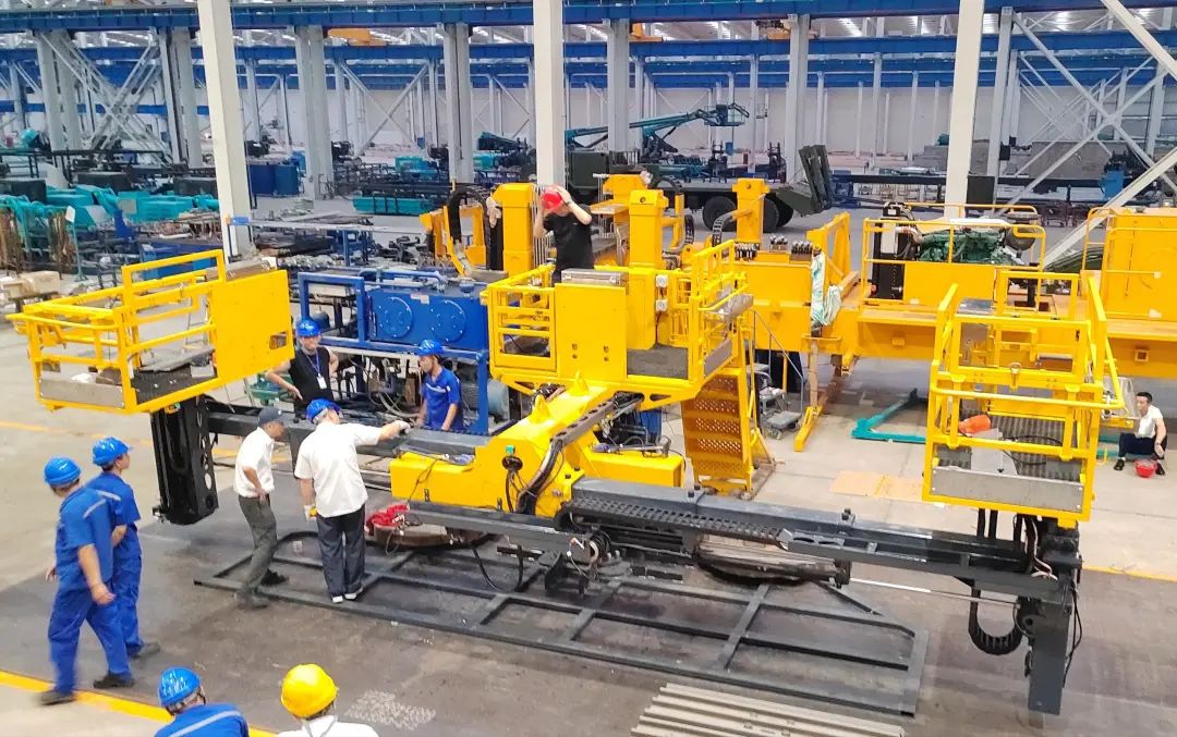 为铁路运输保驾护航！ca888亚洲城智能自主研制首套三平台作业装置成功交付