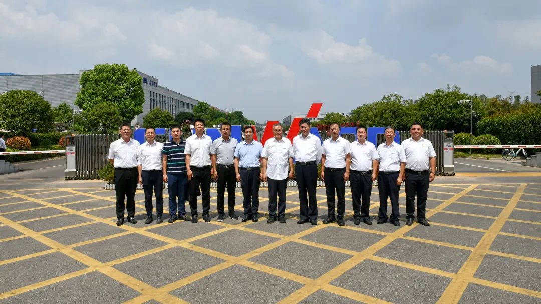 国家应急管理部郭治武局长一行考察ca888亚洲城智能无人化应急救援装备