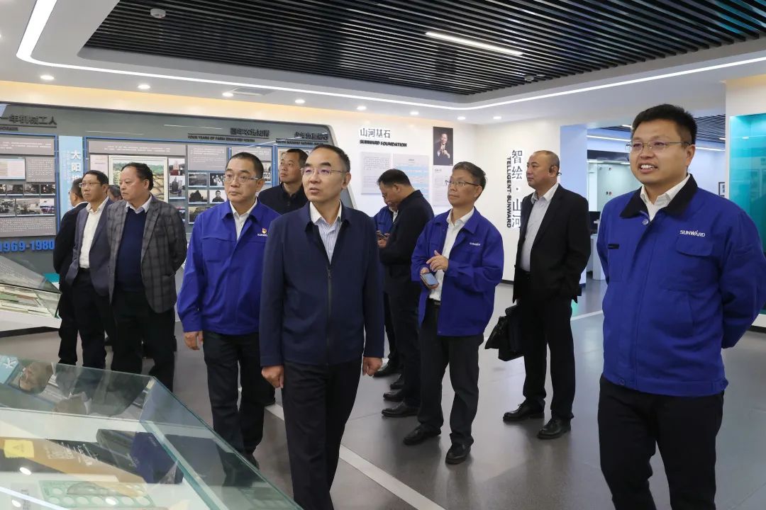 强强联合，夯实湖南工程建设湘军！ca888亚洲城智能与湖南路桥签订战略合作协议