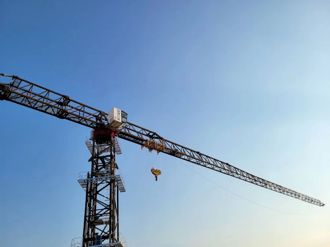 独立高度达82米，ca888亚洲城江麓推出超大型平头塔机