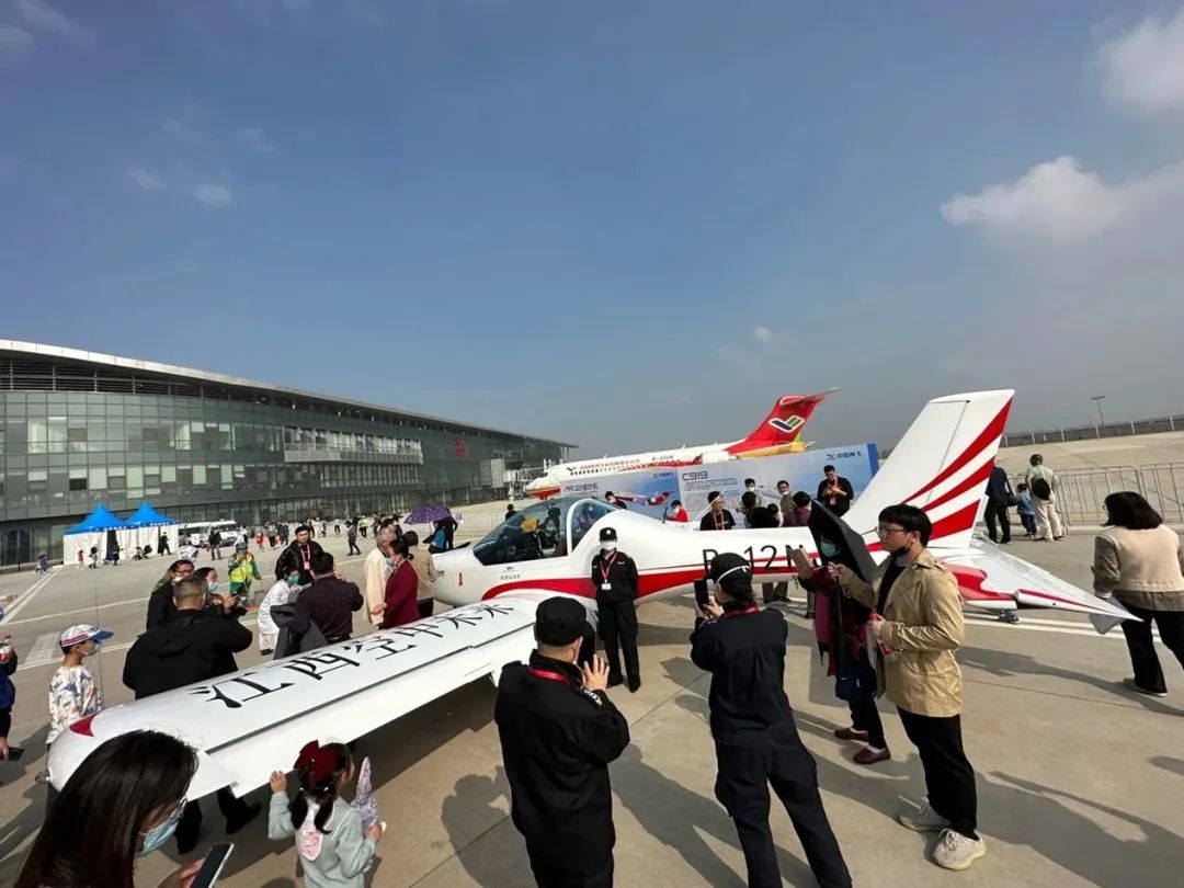 逆势飞翔！ca888亚洲城航空携手合作伙伴亮相2022南昌飞行大会