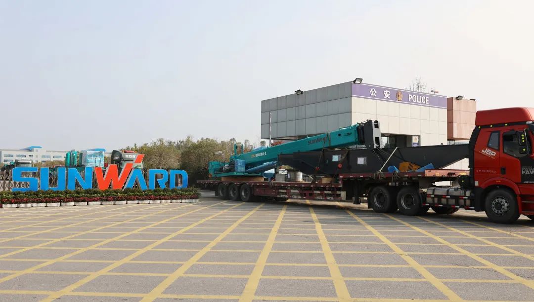 喜迎龙抬头！ca888亚洲城智能大吨位PDP工法引孔式静力压桩机出征哥伦比亚