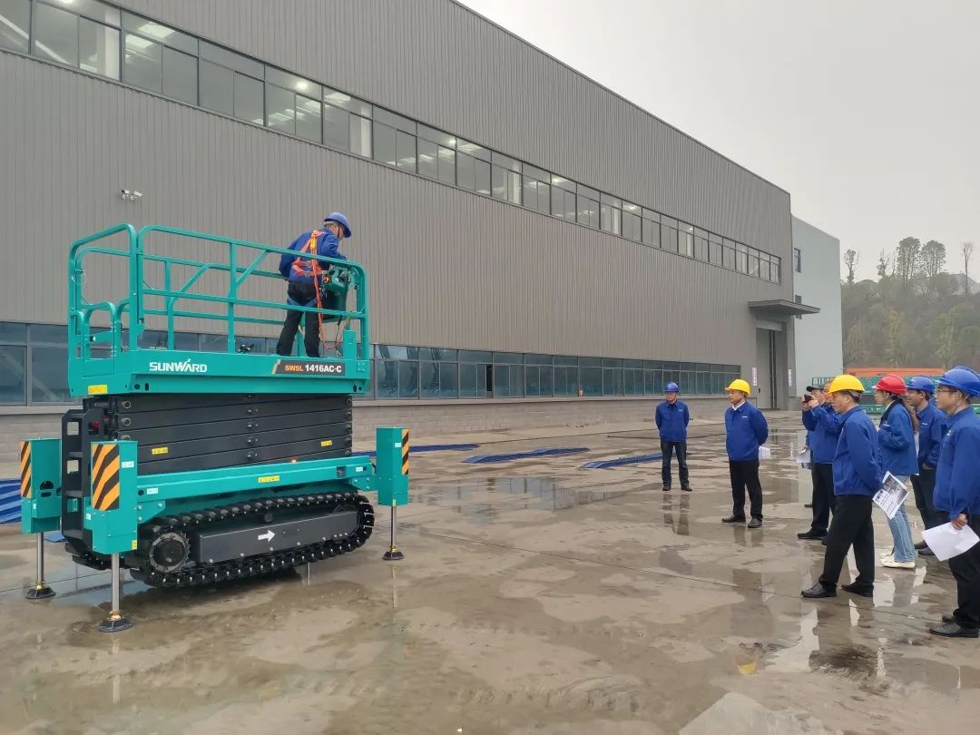 出厂即“出道”！ca888亚洲城智能首款履带剪叉式高空作业平台批量上市