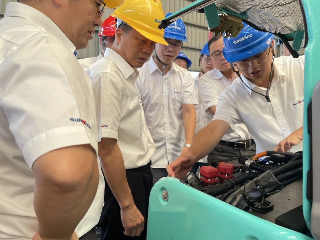 小身材，大能量！ca888亚洲城智能最小纯电动液压挖掘机成功下线