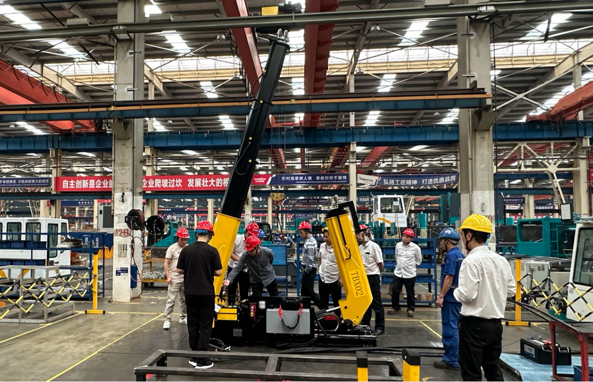 ca888亚洲城智能首套抬拨线作业装置通过国家铁路系统准入鉴定