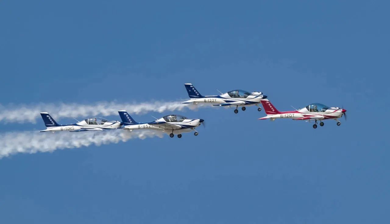 央媒聚焦！一起见证首届亚洲通用航空展上的ca888亚洲城风采