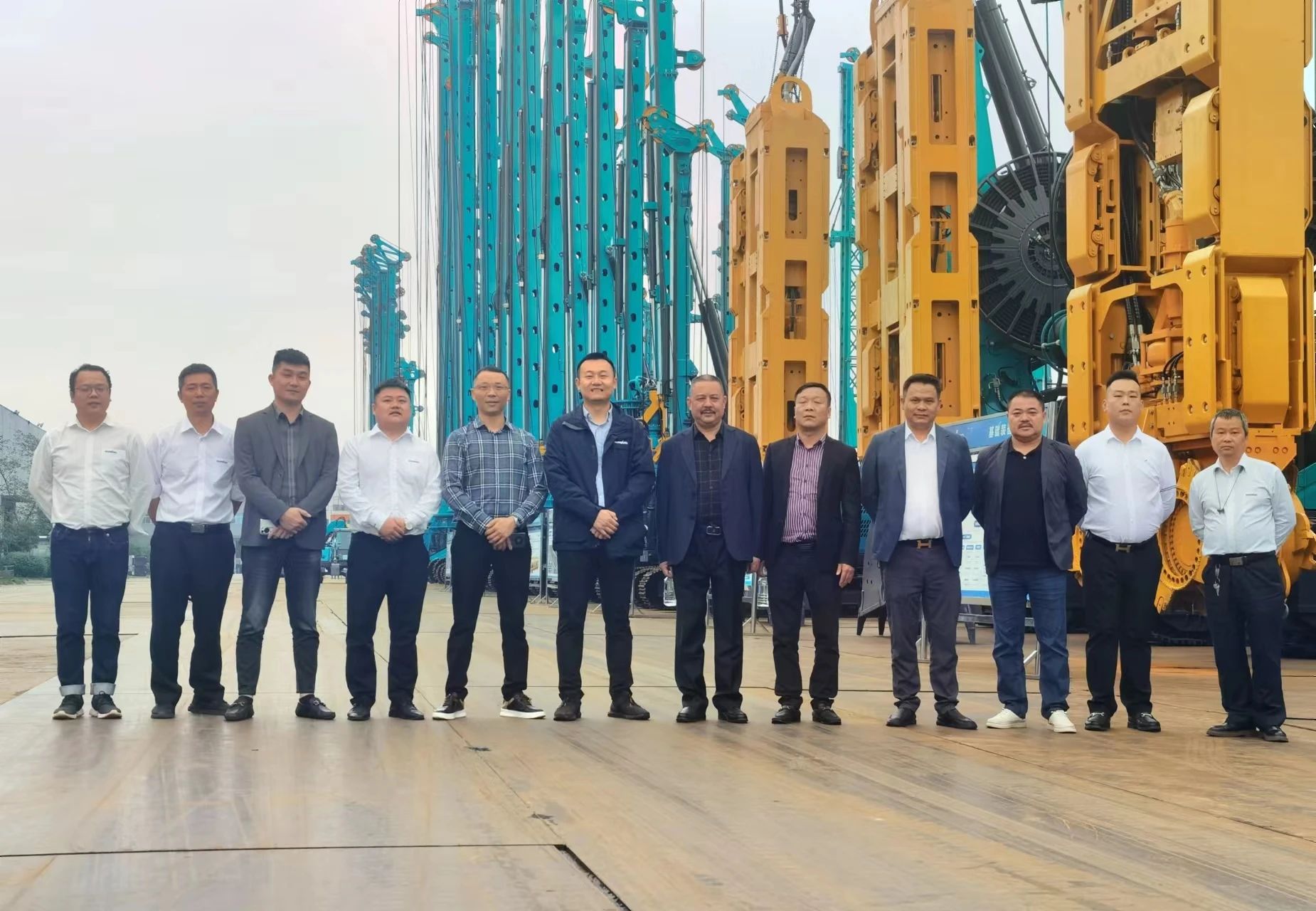 行业寒冬现暖阳！现场签购20台旋挖钻机，ca888亚洲城智能携手湖南骏牛助力国家电网项目建设