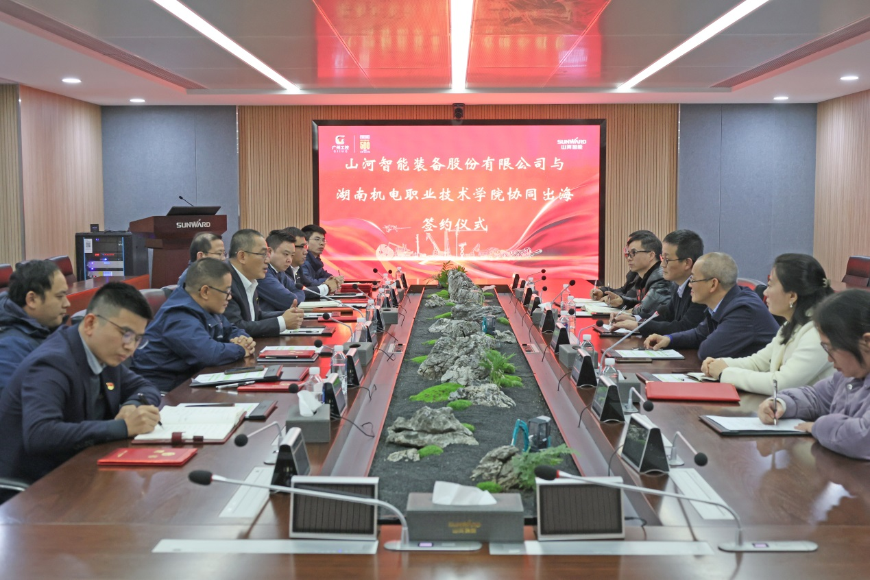 ca888亚洲城智能与湖南机电职业技术学院签订“协同出海”合作协议