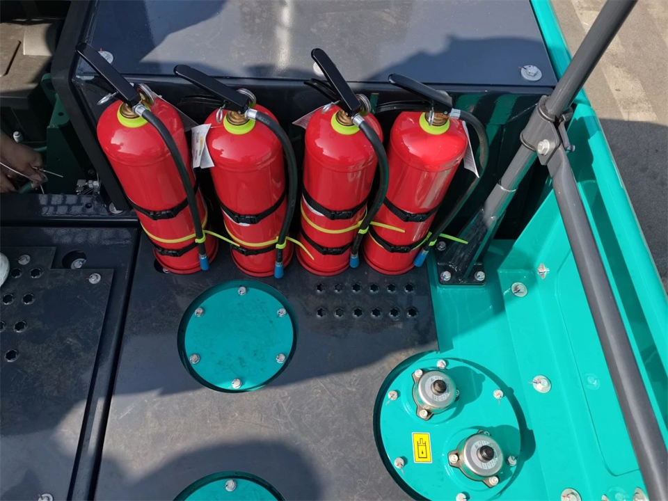 定制开发、功能更强！ca888亚洲城智能SWE750ELR加长臂液压挖掘机下线交付