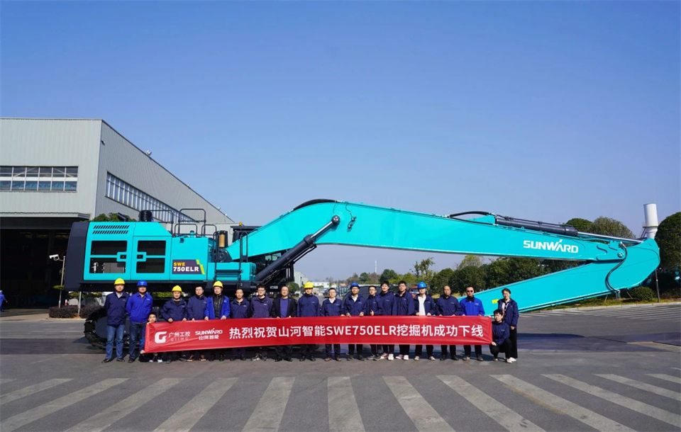 定制开发、功能更强！ca888亚洲城智能SWE750ELR加长臂液压挖掘机下线交付