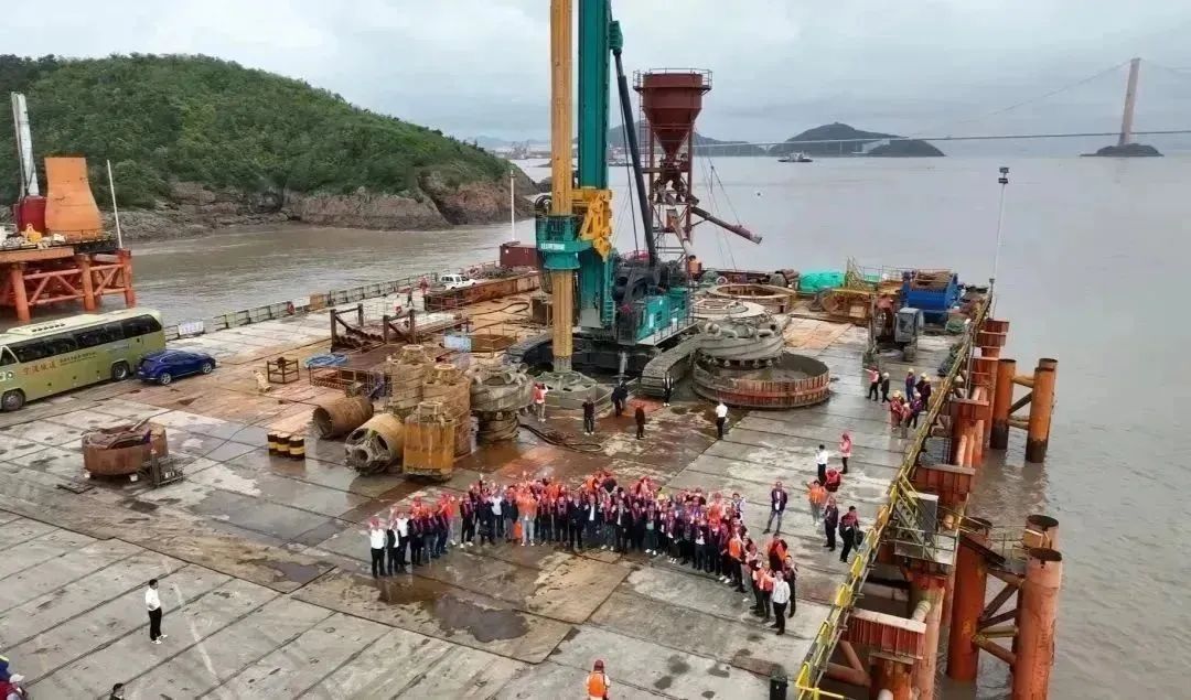 全面告捷！ca888亚洲城智能超级旋挖钻机圆满完成甬舟铁路西堠门公铁两用大桥桩基施工任务