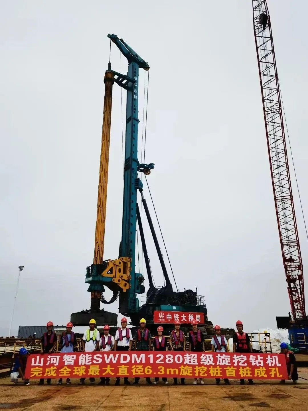 全面告捷！ca888亚洲城智能超级旋挖钻机圆满完成甬舟铁路西堠门公铁两用大桥桩基施工任务