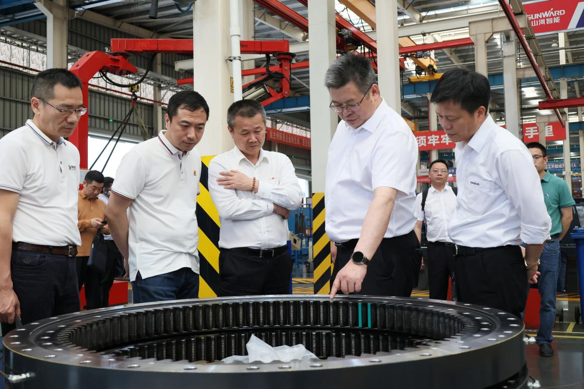 湖南钢铁集团党委书记、董事长李建宇到ca888亚洲城智能调研交流