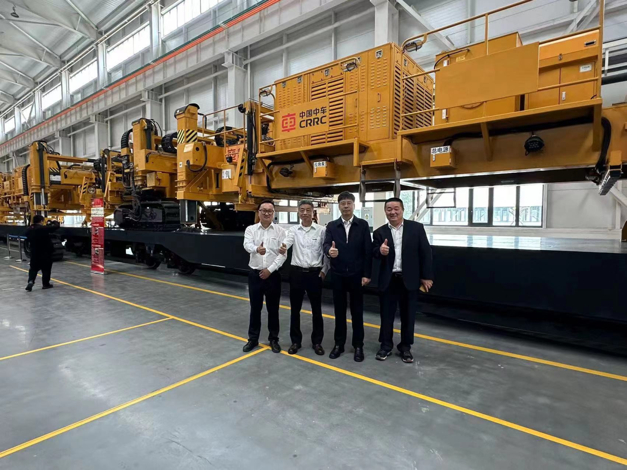 CPH-30J道岔铺换机组全球发布！ca888亚洲城智能与宝鸡中车时代共绘铁路装备新篇章！