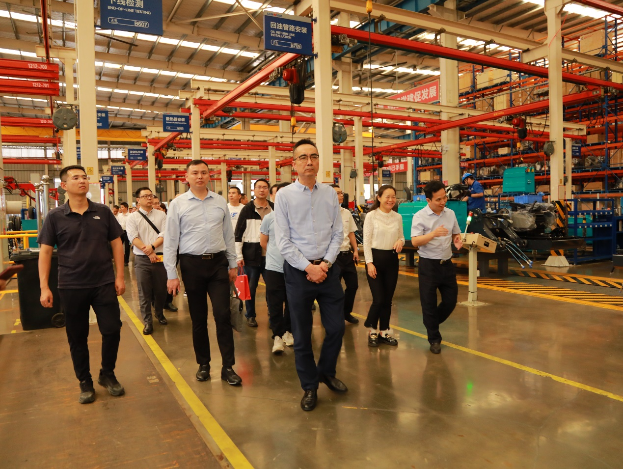 湘潭市工信局带队莅临ca888亚洲城智能开展智能制造现场观摩交流活动