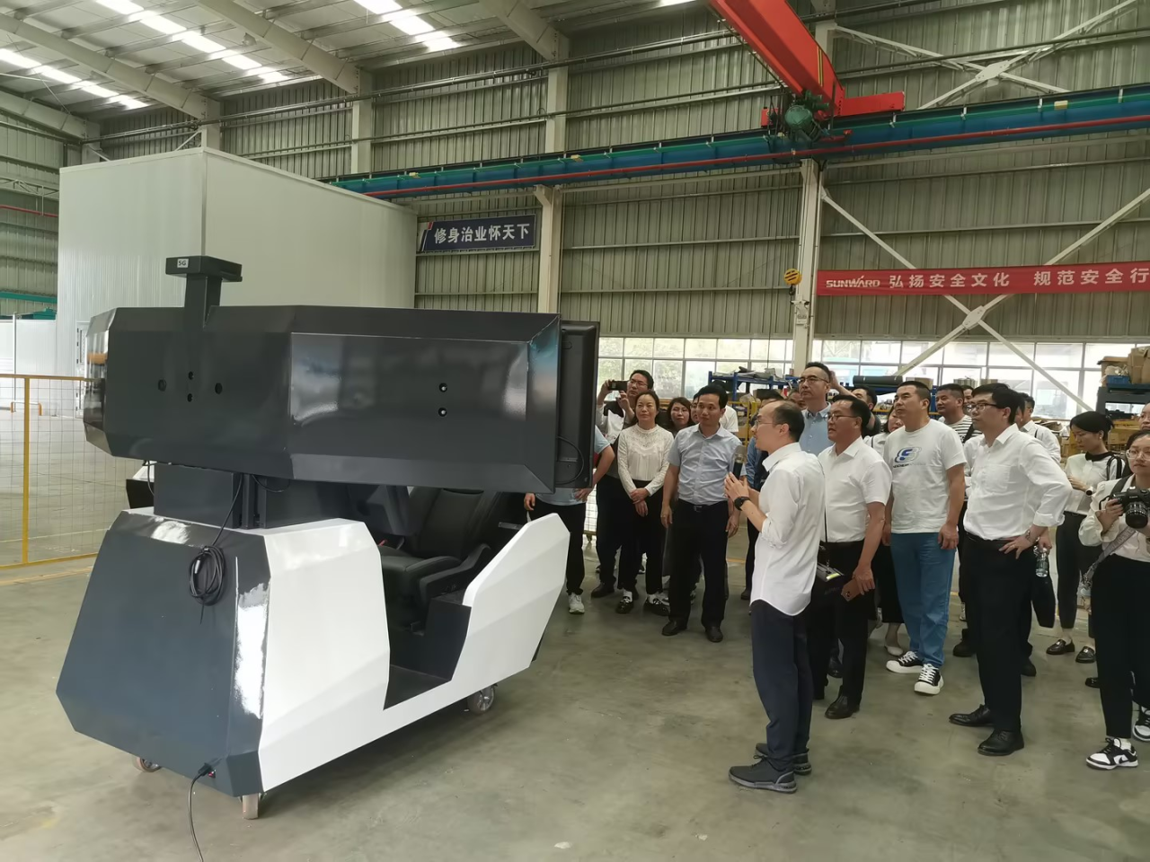 湘潭市工信局带队莅临ca888亚洲城智能开展智能制造现场观摩交流活动