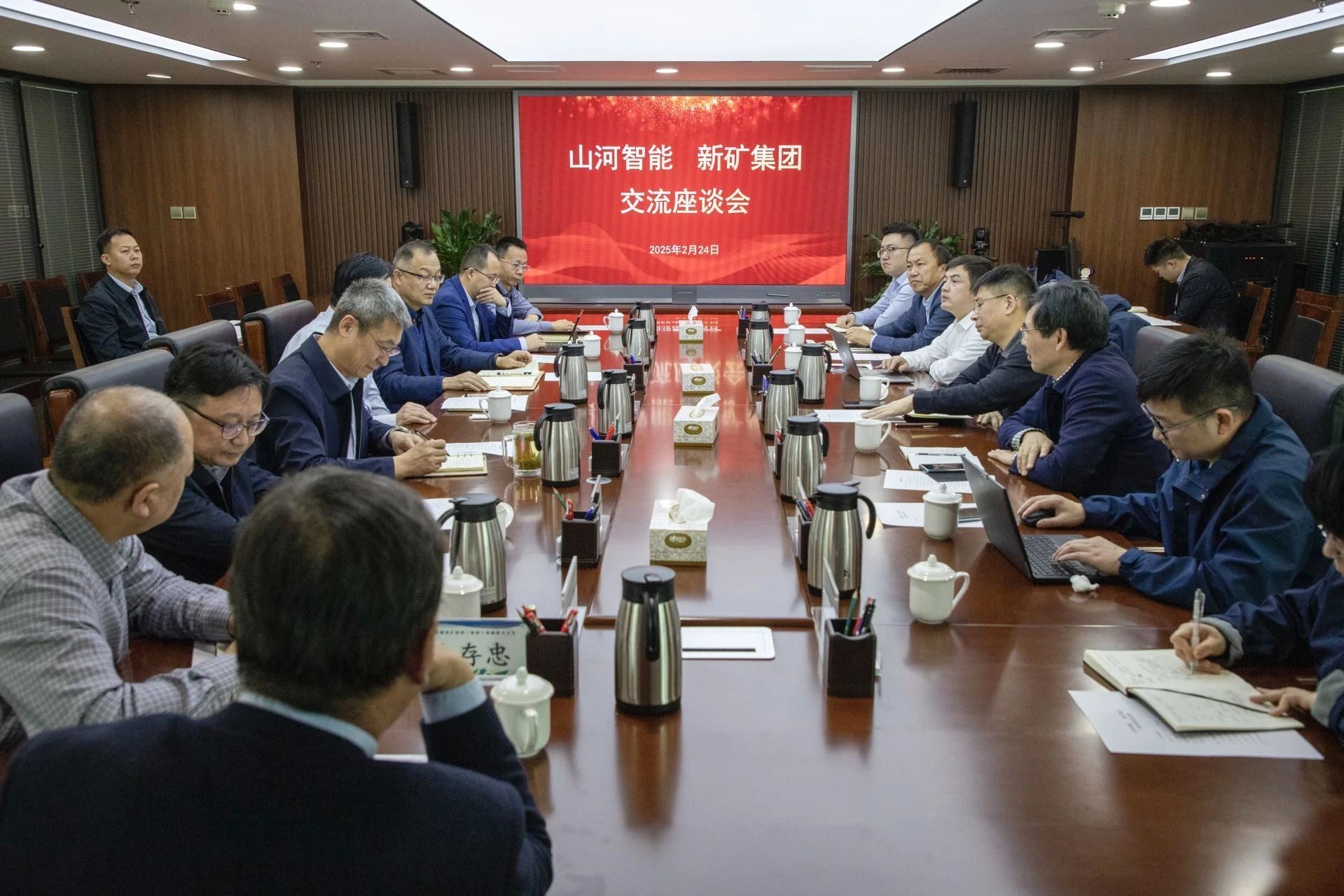 共筑智慧矿山，ca888亚洲城智能董事长付向东率队赴新疆拜访新矿集团、八钢矿业