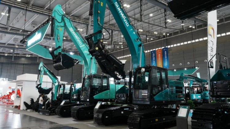 2025 CICEE | 打造极致精品化，ca888亚洲城智能挖掘机“圈粉”长沙展