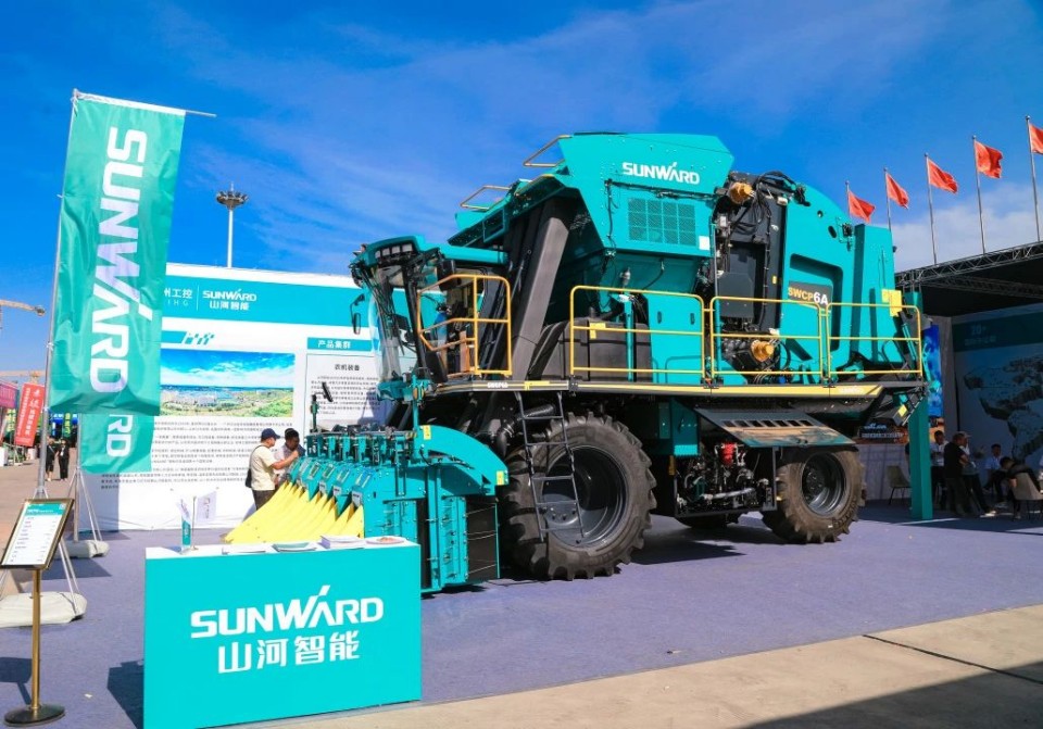 ca888亚洲城智能亮相2025新疆国际农业机械博览会