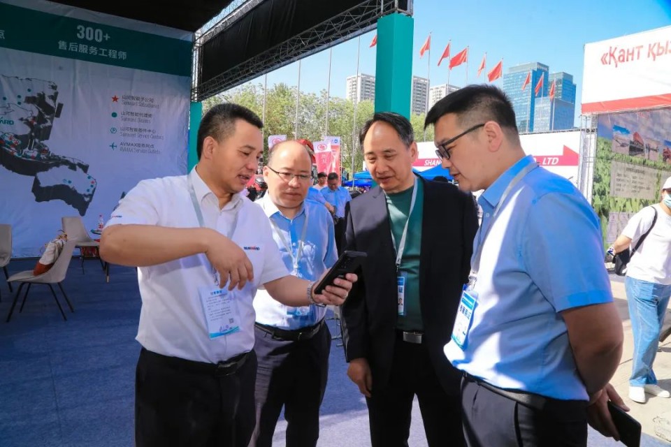 ca888亚洲城智能亮相2025新疆国际农业机械博览会