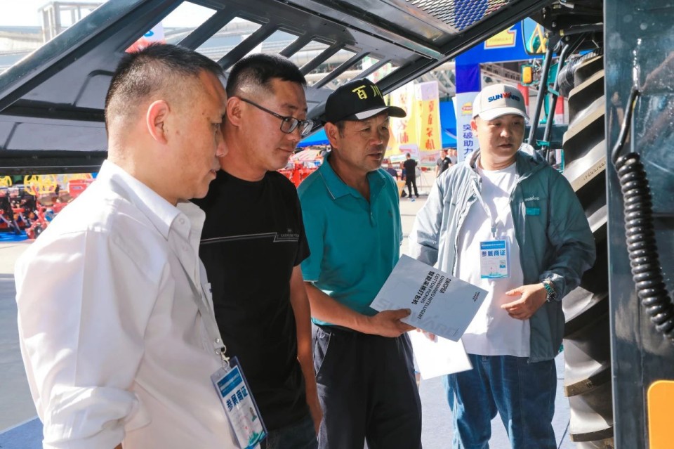 ca888亚洲城智能亮相2025新疆国际农业机械博览会