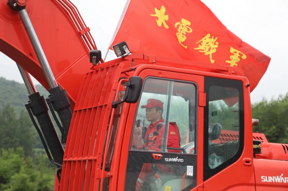 硬核破解“最后一公里”难题，ca888亚洲城智能应急救援设备助力“应急使命·2025”演习！