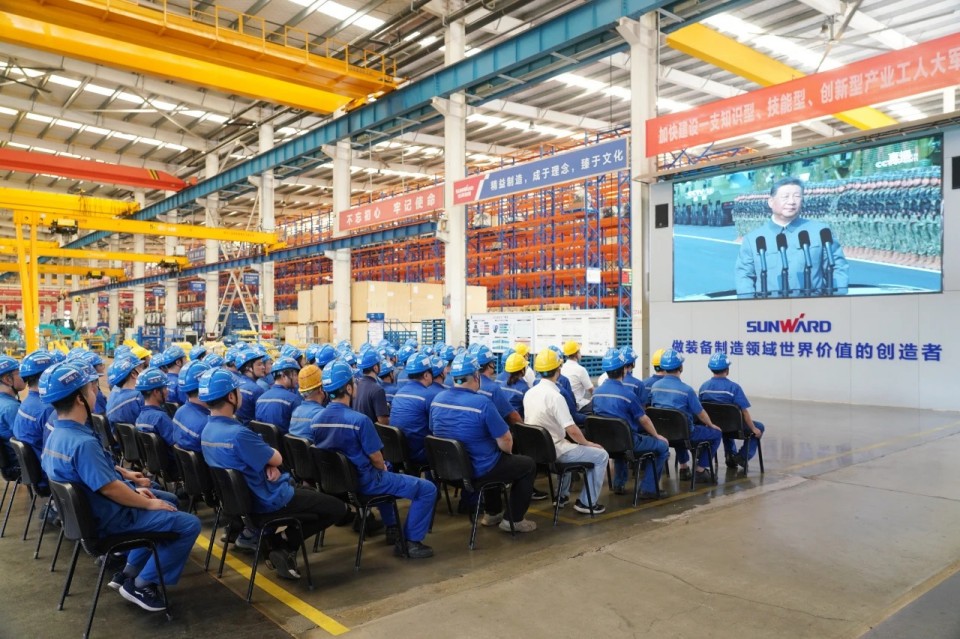 ca888亚洲城智能组织集中收看纪念中国人民抗日战争暨世界反法西斯战争胜利80周年大会