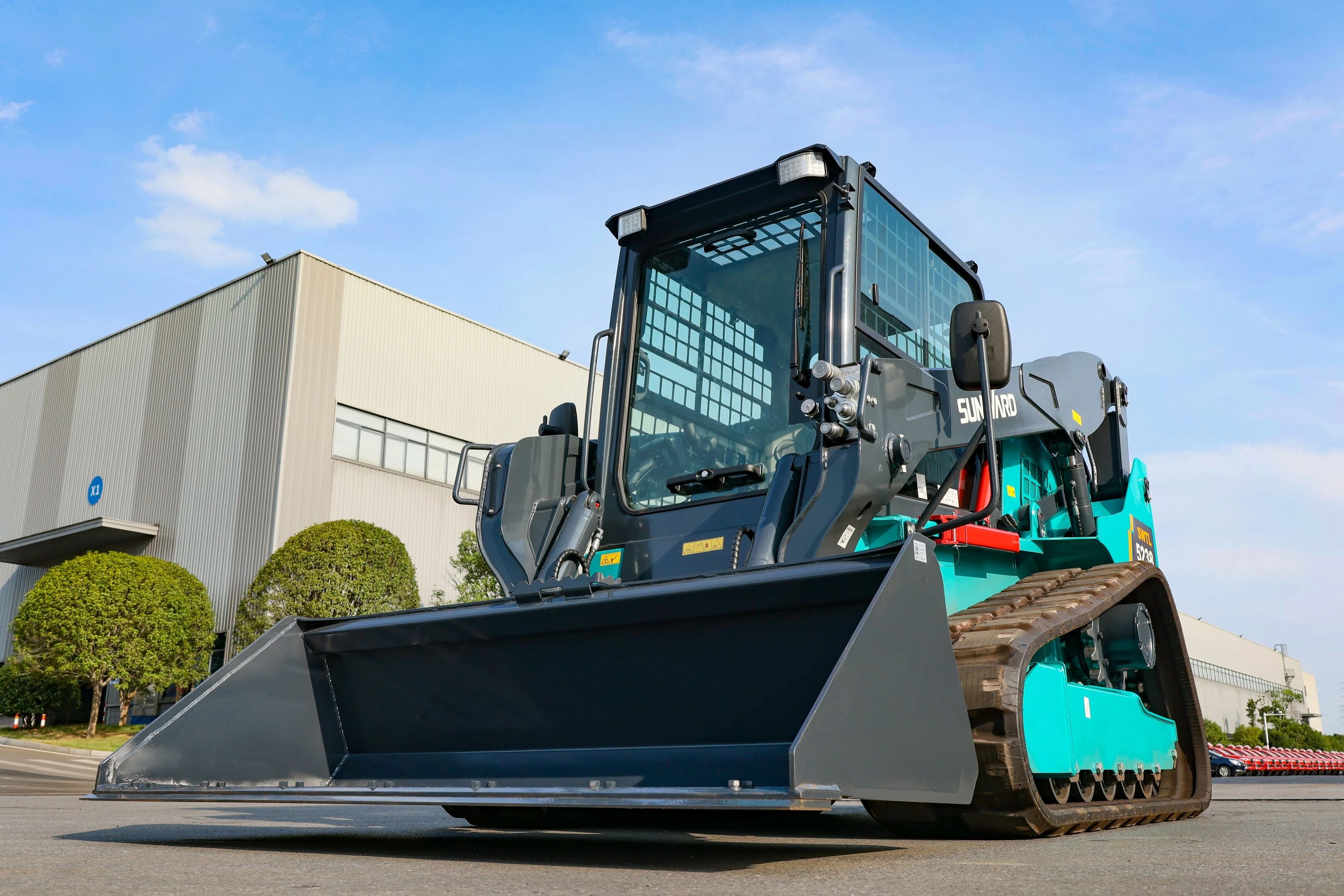 高端装备再获国际认可！ca888亚洲城智能最大吨位垂直举升履带式滑移装载机批量发往北美