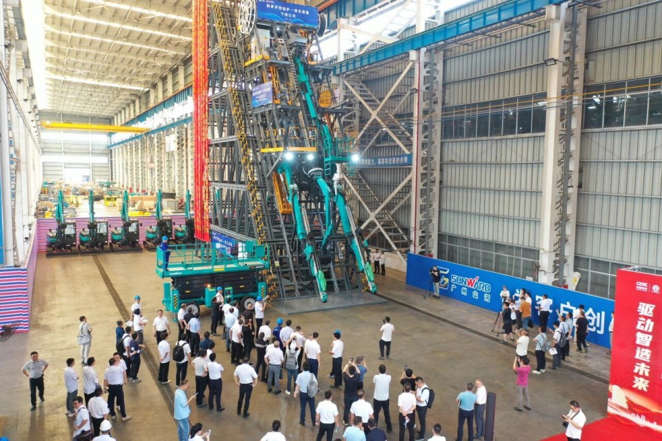 斜井开挖钻护一体化装备成功下线，实现地下工程装备重大突破
