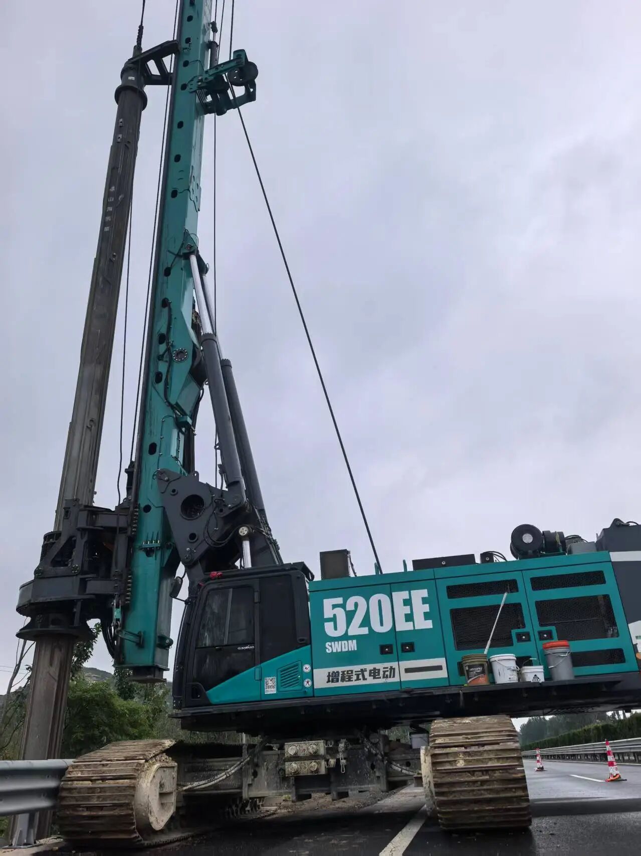 ca888亚洲城智能增程式电动旋挖钻机助力山东高速建设，绿色施工成效显著