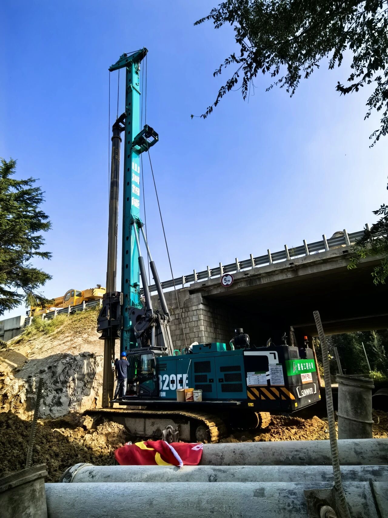ca888亚洲城智能增程式电动旋挖钻机助力山东高速建设，绿色施工成效显著