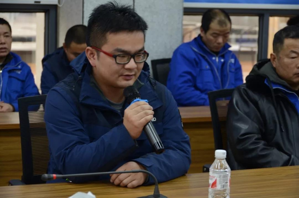 ca888亚洲城智能召开春节困难职工座谈会