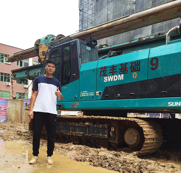 我叫阿忠，忠于事业，也忠于ca888亚洲城智能旋挖钻机