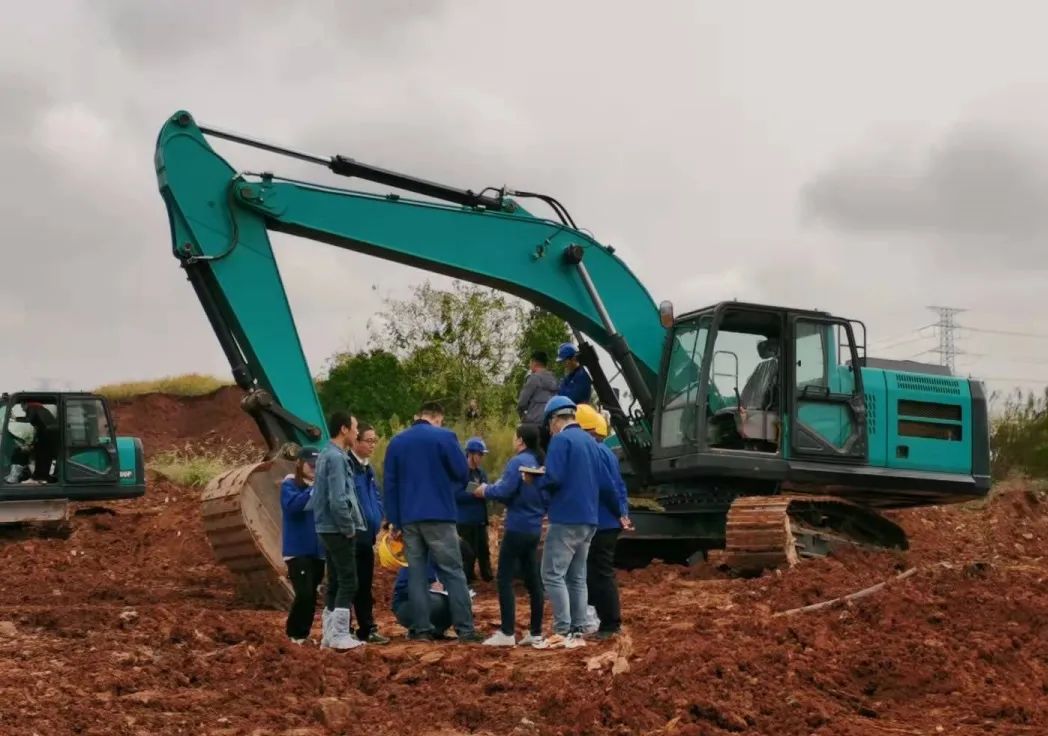 一起来“找茬”！10位“超级体验官”试驾ca888亚洲城智能最新“F系列”挖掘机