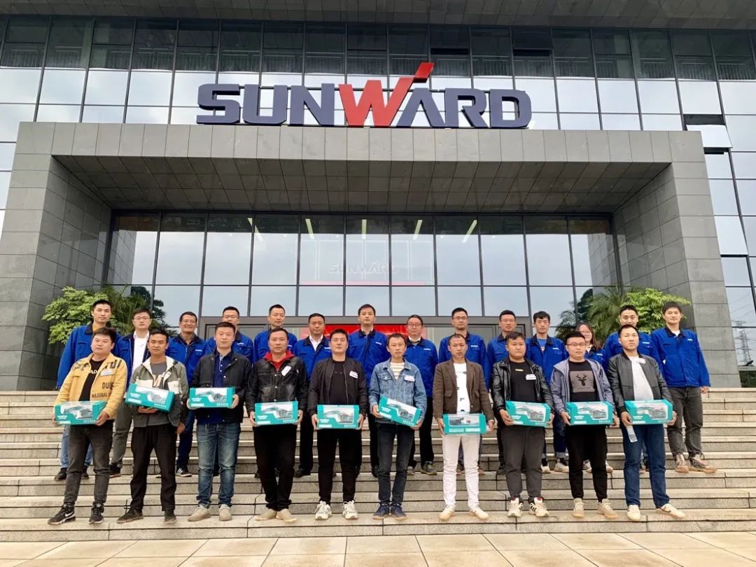 一起来“找茬”！10位“超级体验官”试驾ca888亚洲城智能最新“F系列”挖掘机