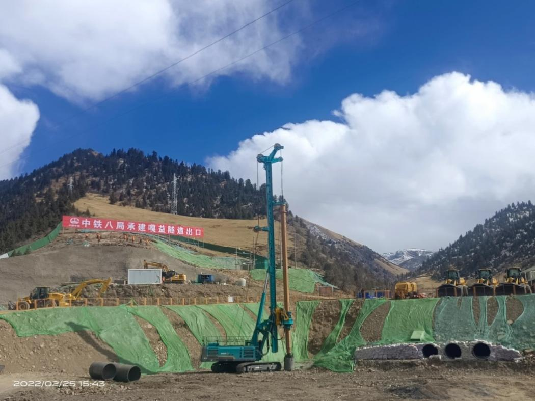 决战“世界之巅”！ca888亚洲城智能旋挖钻机实力助建川藏铁路