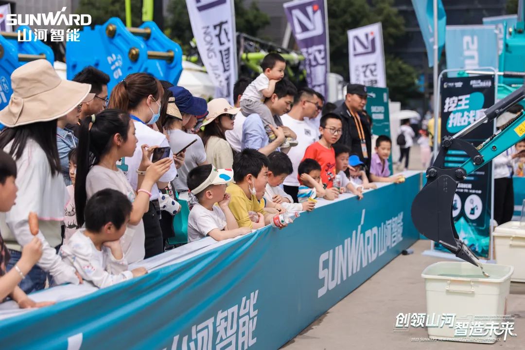 精品出击、互动不断！ca888亚洲城智能F系列挖掘机闪耀长沙展