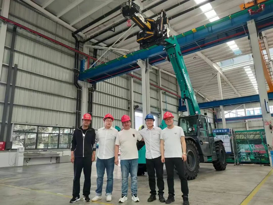 独家定制！ca888亚洲城智能油缸更换机器人顺利下线