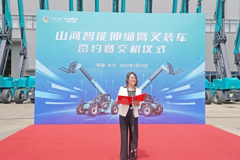 ca888亚洲城智能伸缩臂叉装车批量交付，即将奔赴新一线
