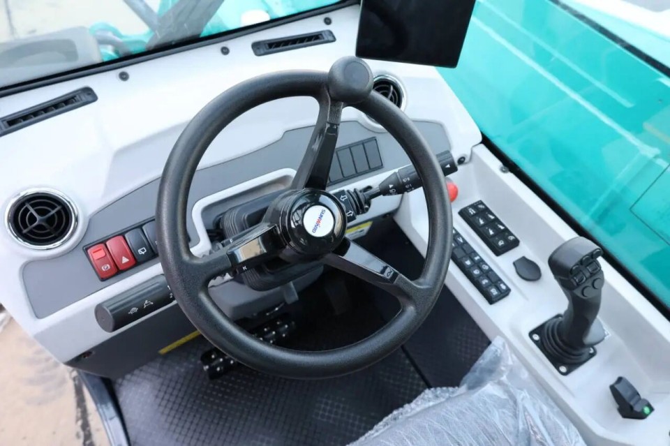 高端机型“双箭齐发”！ca888亚洲城智能两款伸缩臂叉装车成功下线