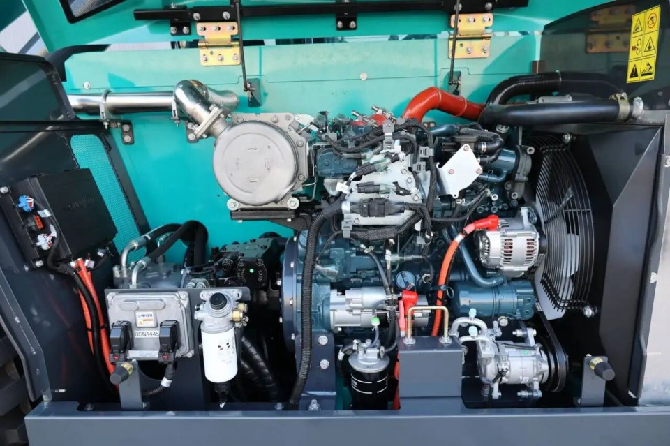 高端机型“双箭齐发”！ca888亚洲城智能两款伸缩臂叉装车成功下线