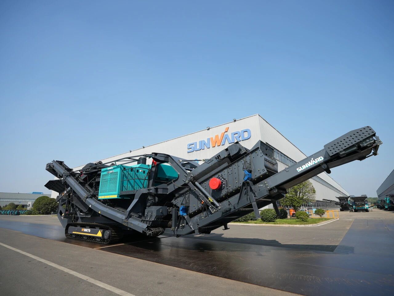 破局国际市。蘧寮た觯a888亚洲城智能SP300CTD柴电两用圆锥破碎站成功下线